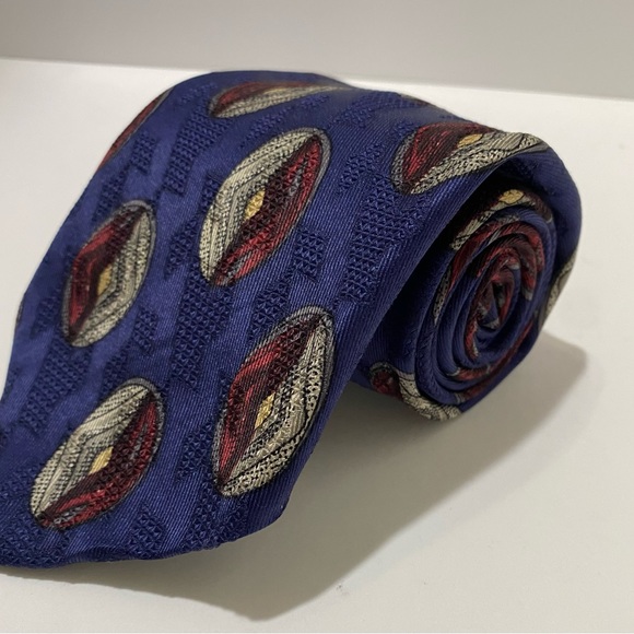 Robert Talbott Best of Class 100% Silk Tie for the Toggery Made in USA Navy - Picture 2 of 7